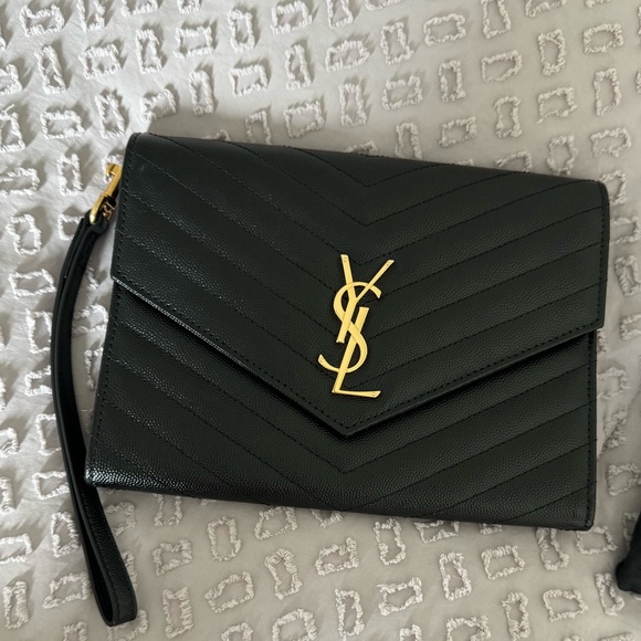 YSL - CASSANDRE MATELASSÉ FLAP POUCH IN QUILTED GRAIN DE POUDRE EMBOSSED LEATHER - Picture 4 of 13